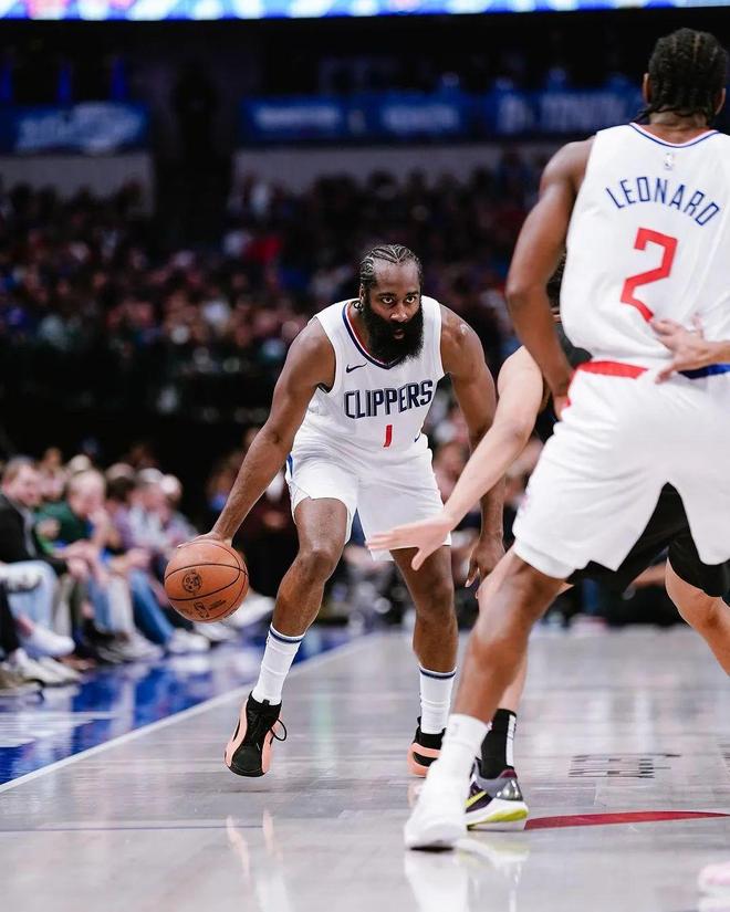 官网入口直达-今晨NBA总决赛焦点战，洛杉矶快船回应争议，质疑声仍在，纪律约束更严格(2025总决赛免费在线观看)